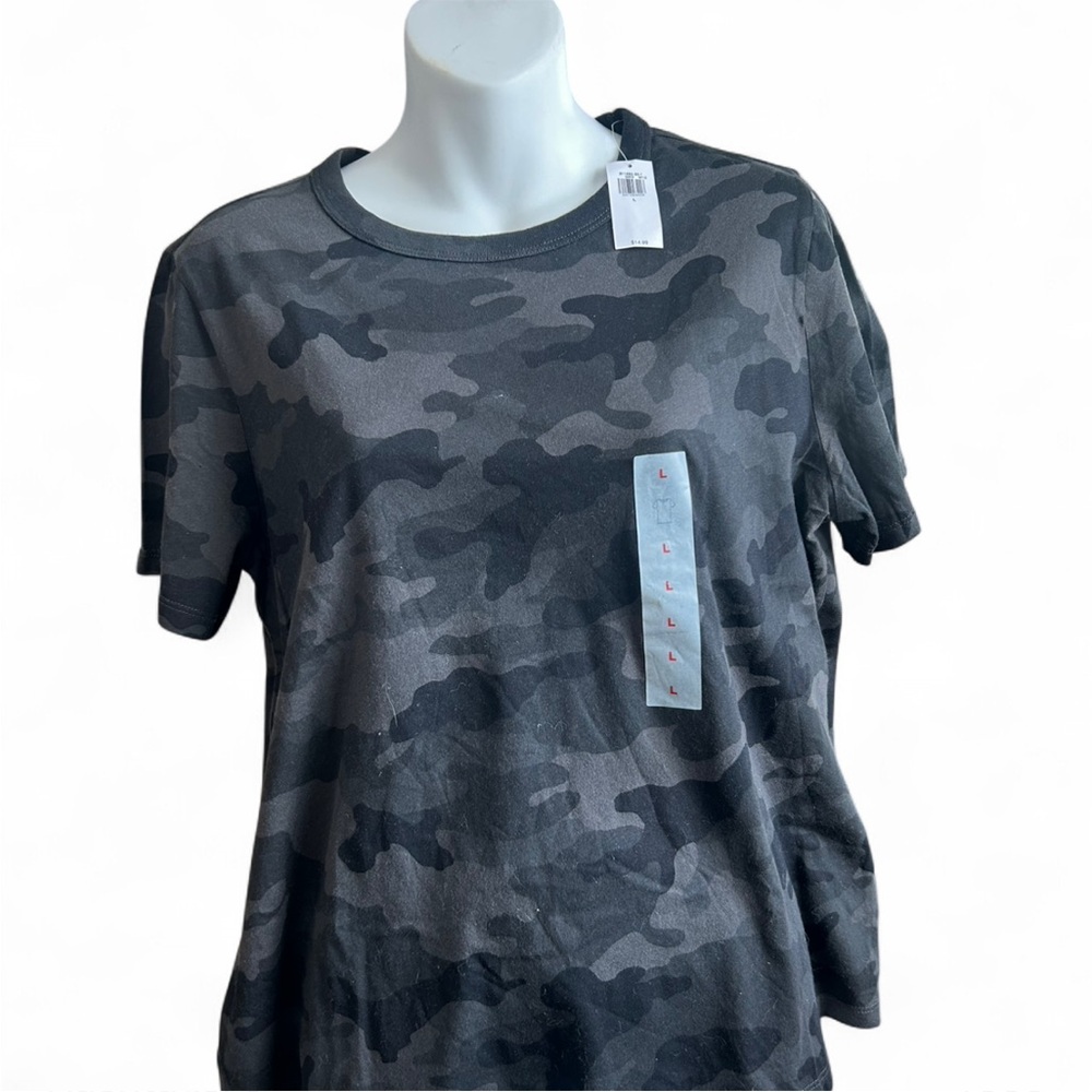 NWT Old Navy Dark Gray Camouflage Tee - Picture 2 of 6